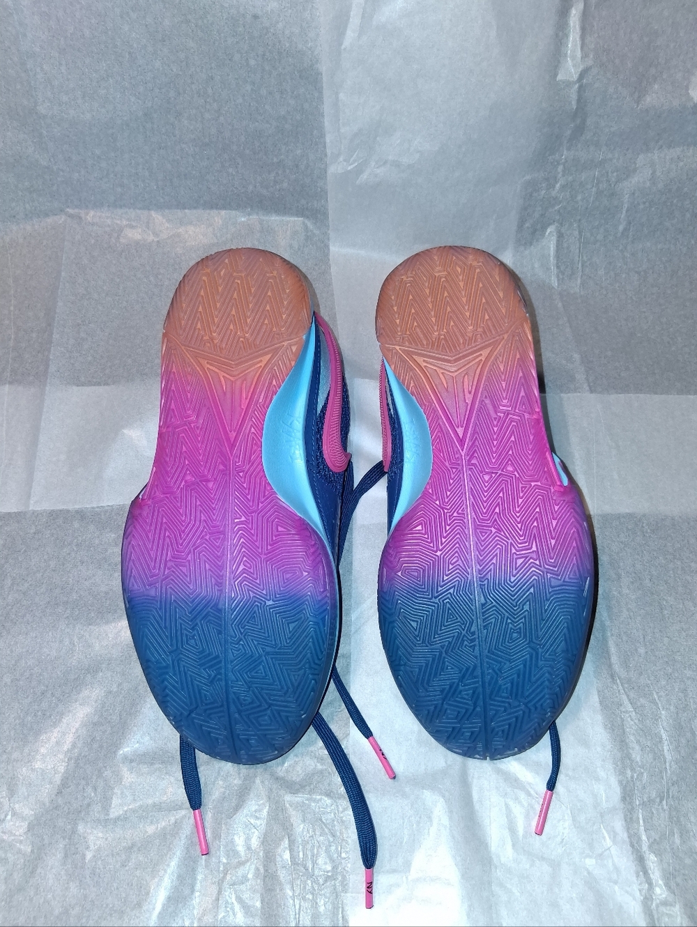 Nike Sneakers, Brand New, Women size 6 = 4.5Y - Picture 5 of 9